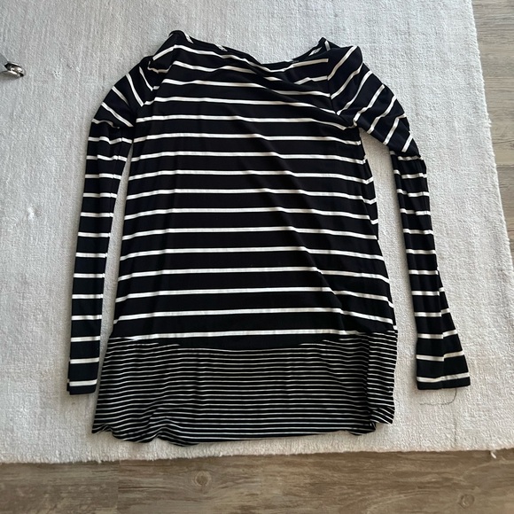 BCBG MAXAZRIA Blouse Long Sleeve Womens XS Light Weight Black White Striped Lane - Picture 7 of 8